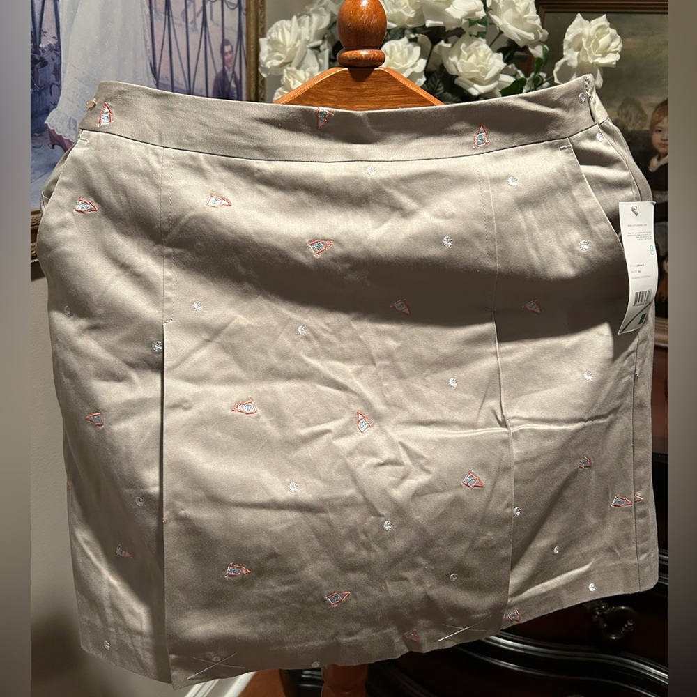 NWT Liz Claiborne Lizgolf Beige Mini Skirt with Shorts & Subtle Patterns Sz 8